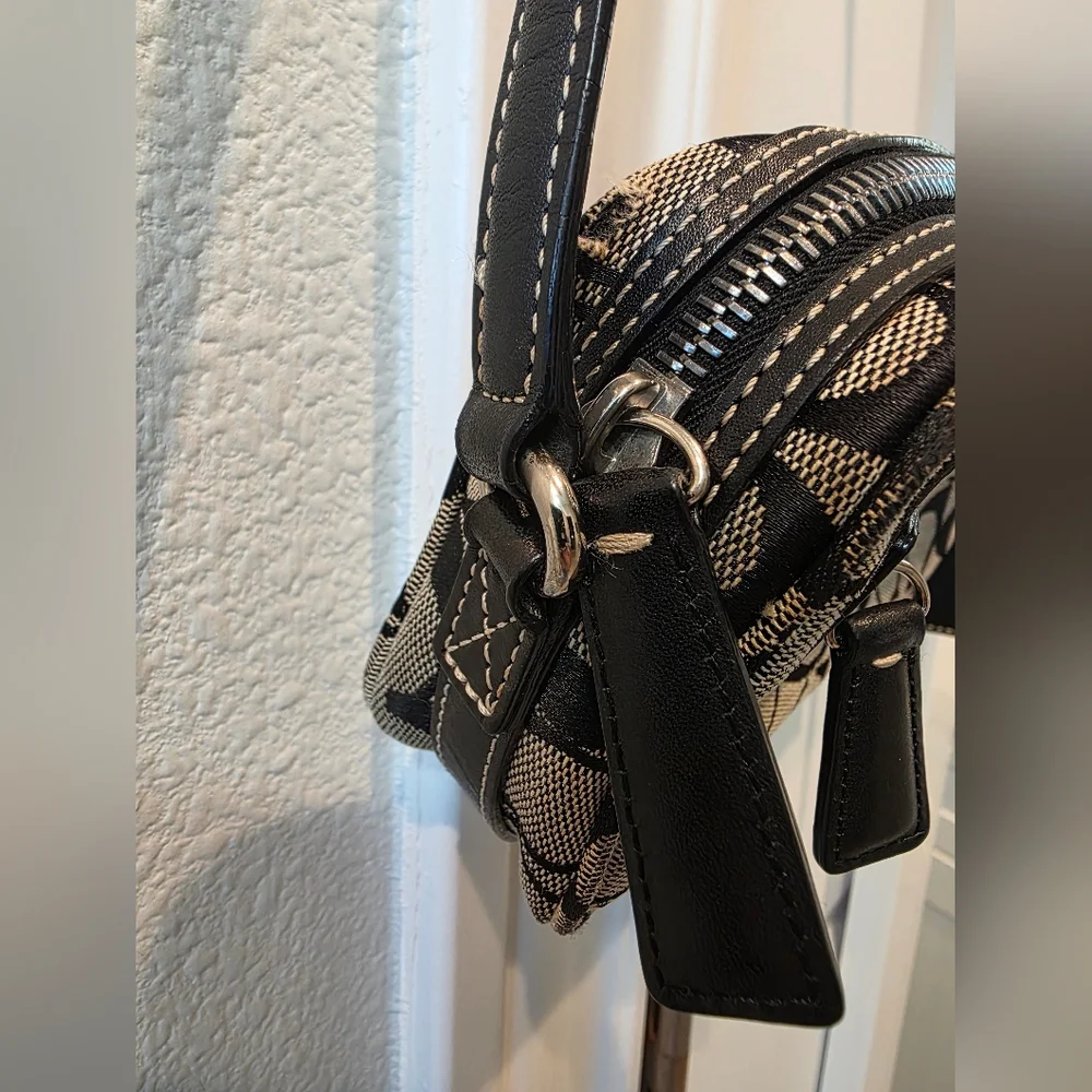 Coach Vintage Black Pochette Monogram Camera Bag - 2002 in Excellent Condition - Picture 5 of 9